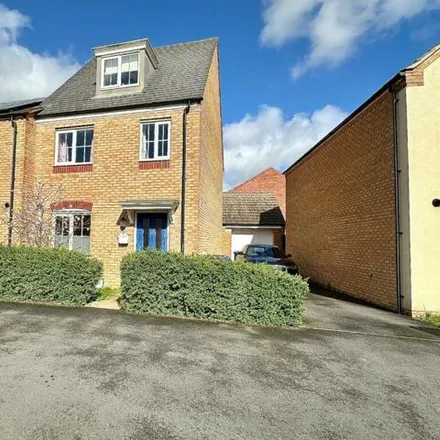 Buy this 3 bed townhouse on Pineham Barns Primary School in Dragonfly Way, Northampton