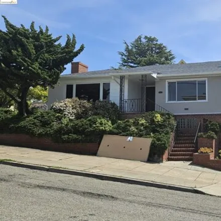 Buy this 2 bed house on 646 Spruce Street in Oakland, CA 94622