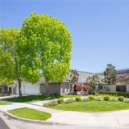 Image 2 - 1500 Highland Drive, Newport Beach, CA 92660, USA - House for sale