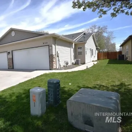 Rent this 3 bed house on 928 South Diamond Street in Nampa, ID 83686