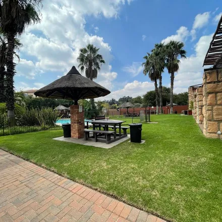 Image 5 - Lewis Avenue, Paulshof, Sandton, 2062, South Africa - Apartment for rent