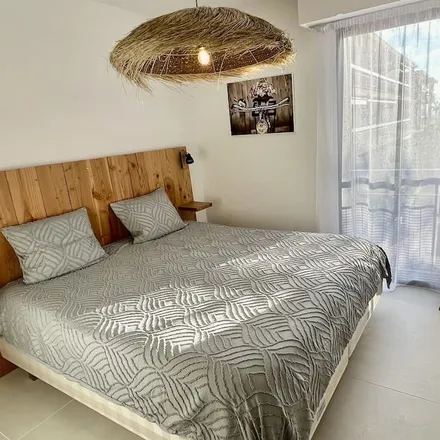 Rent this 3 bed apartment on 06270 Villeneuve-Loubet