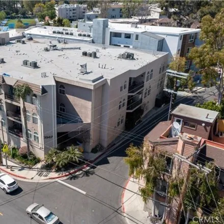 Buy this 2 bed condo on Carpenter Elementary School in Laurel Canyon Boulevard, Los Angeles