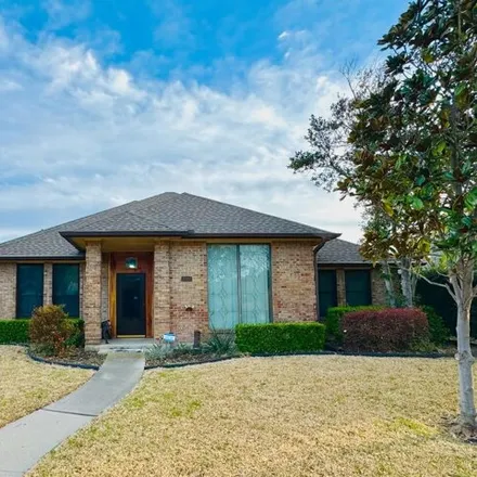 Buy this 3 bed house on 2002 Greenstone Trail in Carrollton, TX 75010