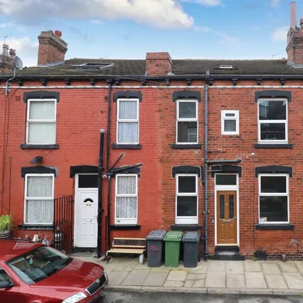 Rent this 2 bed townhouse on Claremont Terrace in Leeds, LS12 3DS