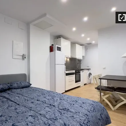 Rent this studio apartment on Carrer del Marquès de Sentmenat in 54, 58