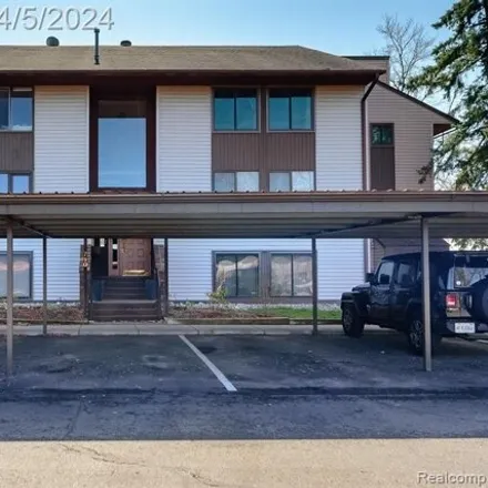 Buy this 2 bed condo on 698 Cliffs Drive in Ypsilanti Charter Township, MI 48198