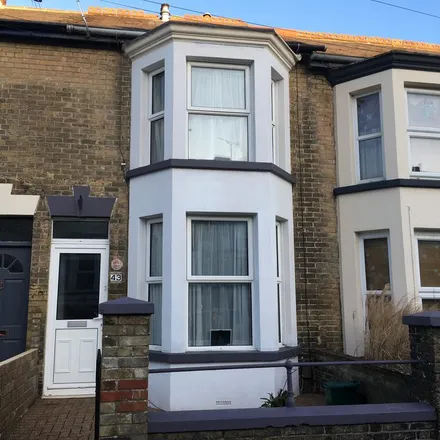 Rent this 3 bed townhouse on Pelham Road in Cowes, PO31 7DN