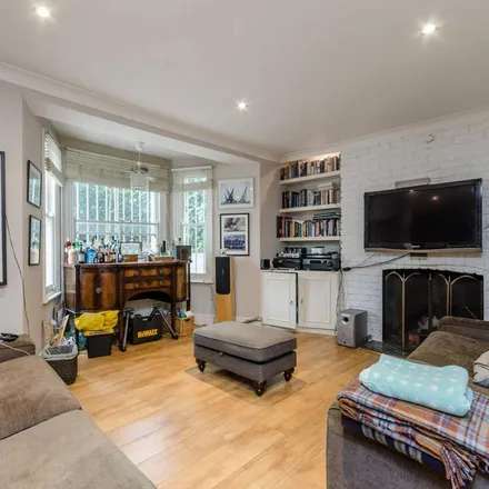 Rent this 2 bed apartment on Fulham Delivery Office in Pulton Place, London