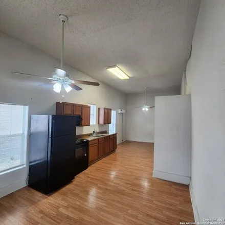 Image 2 - 348 Aransas Avenue, San Antonio, TX 78210, USA - Apartment for rent