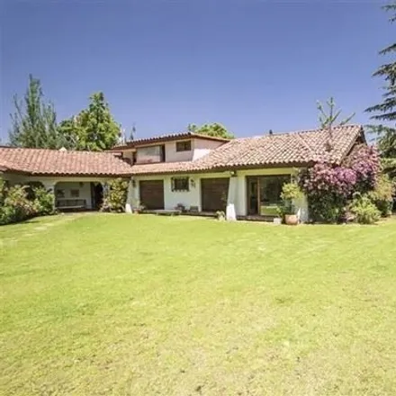 Buy this studio house on Pasaje Camino Otoñal in 763 0000 Provincia de Santiago, Chile