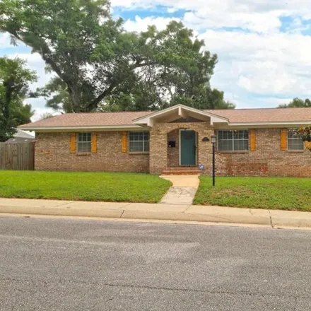 Rent this 3 bed house on 1422 North D Street in Pensacola, FL 32501
