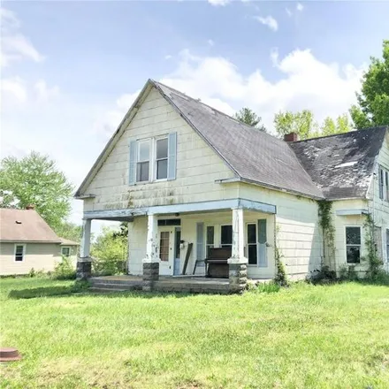 Buy this 3 bed house on 1095 East Center Street in Salem, MO 65560