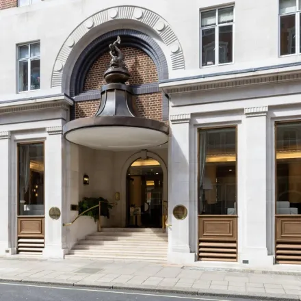 Image 2 - Residence of the Brazilian ambassador, 54 Mount Street, London, W1K 2PA, United Kingdom - Apartment for rent