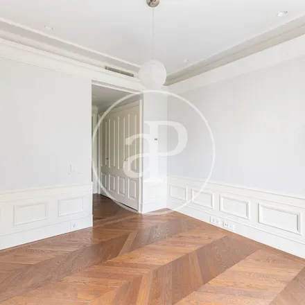 Rent this 3 bed apartment on Ángel Schlesser in Callejón de Jorge Juan, 28001 Madrid