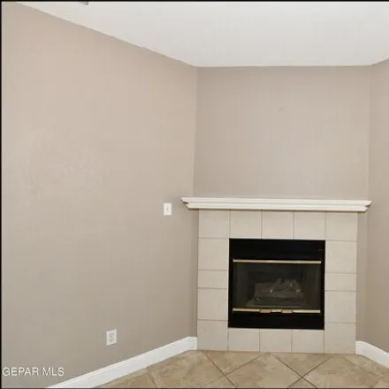 Image 8 - North Resler Drive, El Paso, TX 79912, USA - House for rent