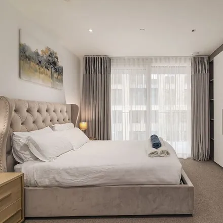 Rent this 3 bed apartment on London in E1 3HH, United Kingdom