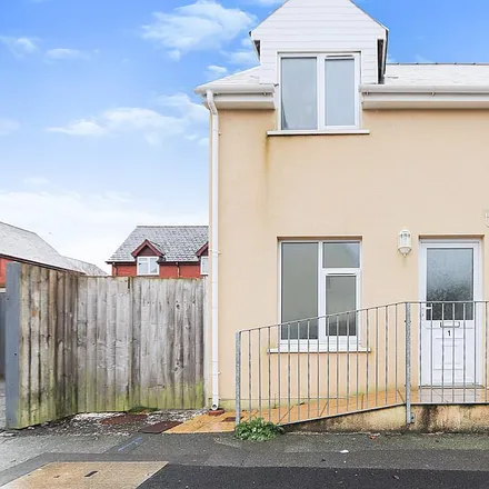 Rent this 2 bed duplex on 5 Rose Avenue in Pembrokeshire, SA61 1NW