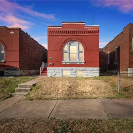 Buy this 2 bed house on 2883 Miami Street in St. Louis, MO 63118