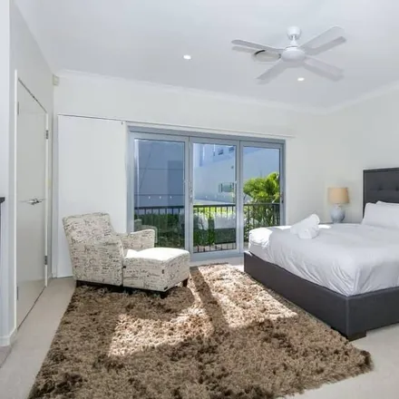 Rent this 3 bed house on Main Beach QLD 4215