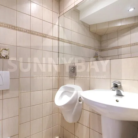 Image 5 - 14 Firstway, Cottenham Park, London, SW20 0JD, United Kingdom - Townhouse for rent