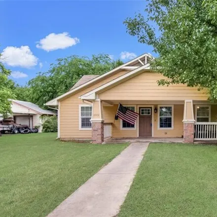 Buy this 4 bed house on 1678 East Richards Street in Sherman, TX 75090
