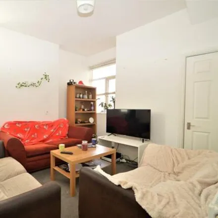 Image 2 - 29 Downend Road, Bristol, BS16 5AS, United Kingdom - House for rent