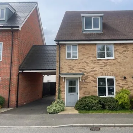 Rent this 4 bed duplex on Payne Close in Witham, CM8 1GT