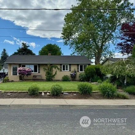 Buy this 4 bed house on 1212 S 44th Ave in Yakima, Washington