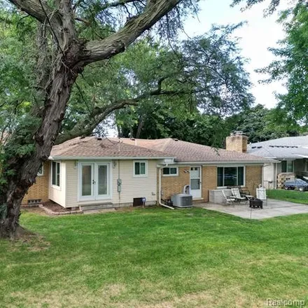 Image 2 - 11138 Pemberton Drive, Sterling Heights, MI 48312, USA - House for sale