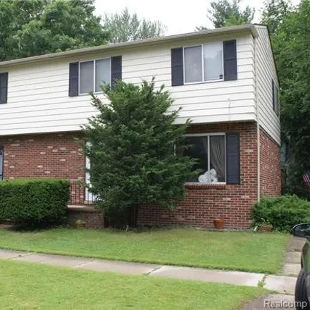 Rent this 2 bed townhouse on 1303 Catalpa Drive in Royal Oak, MI 48067