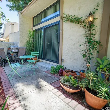 Image 2 - 22399 Tiara Street, Los Angeles, CA 91367, USA - Townhouse for sale
