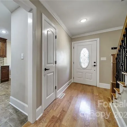 Image 3 - 8444 Coulwood Oak Lane, Coulwood Hills, Charlotte, NC 28214, USA - Townhouse for sale