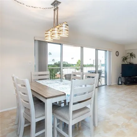 Image 9 - Sunshine Skyway Lane South, Saint Petersburg, FL 33715, USA - Condo for rent