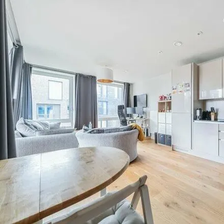 Buy this 1 bed apartment on unnamed road in London, TW8 8FS
