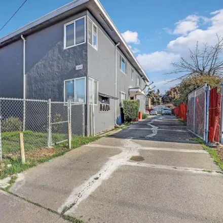 Buy this 7 bed house on 7448 Lockwood Street in Oakland, CA 94613
