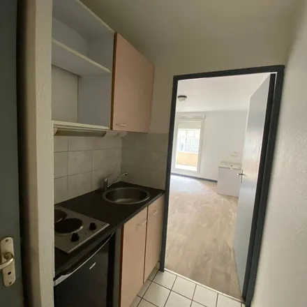 Image 2 - 31 Rue du Père Foucauld, 26000 Valence, France - Apartment for rent