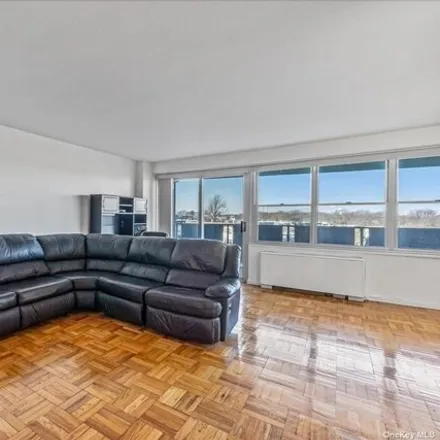 Image 7 - 17-85 215th Street, New York, NY 11360, USA - Apartment for sale