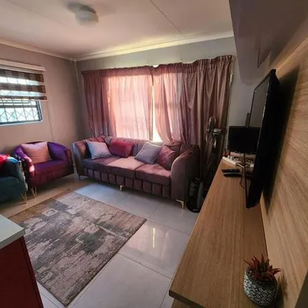 Image 4 - Engineering Close, Johannesburg Ward 96, Randburg, 2060, South Africa - Apartment for rent