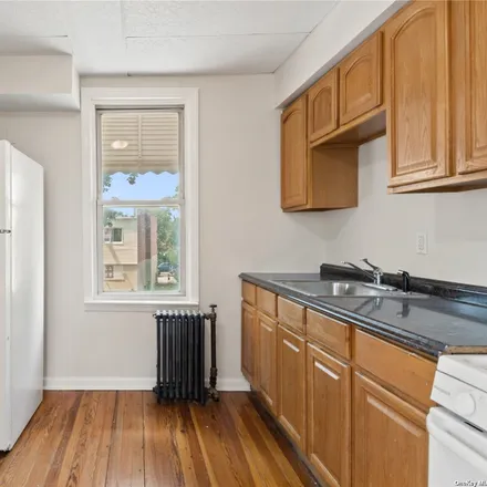 Image 7 - 1237 Mayflower Avenue, New York, NY 10461, USA - Townhouse for sale