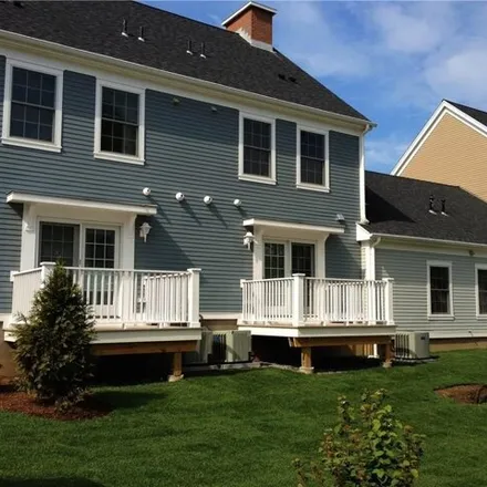 Rent this 2 bed townhouse on 42 West Washington Avenue in Northfield, Stamford