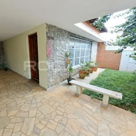 Rent this 3 bed house on Estética Saúde Bem Estar Fisioterapia in Rua São Joaquim 2063, Jardim Macarengo