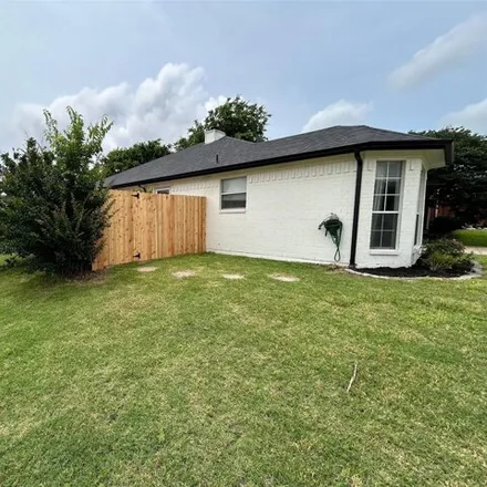 Image 3 - 695 Coal Creek Drive, Mansfield, TX 76063, USA - House for sale
