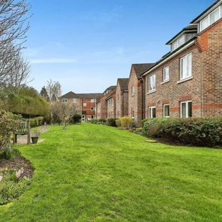 Image 1 - Lower Mead, Redhill, RH1 2FG, United Kingdom - Apartment for sale