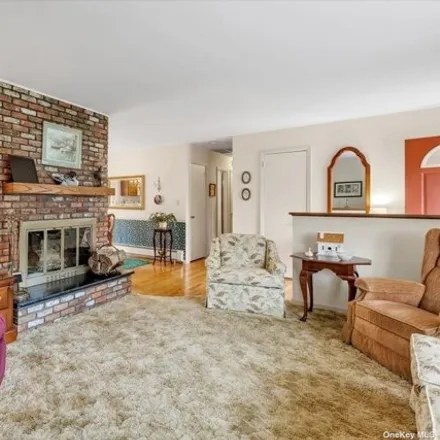 Image 4 - 191 Harrison Avenue, Miller Place, NY 11764, USA - House for sale