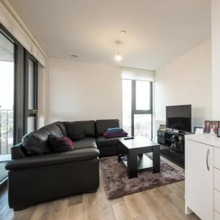 Image 3 - Tavernelle House, Crown Road, London, SM1 1AN, United Kingdom - Apartment for sale