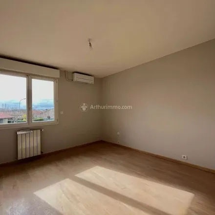 Rent this 4 bed apartment on 51 Lices Georges Pompidou in 81000 Albi, France