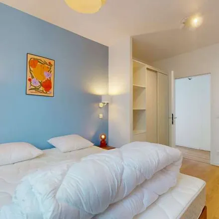 Rent this 9 bed apartment on 135 Rue Masséna in 59000 Lille, France