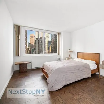Image 5 - The Brevard, 245 East 54th Street, New York, NY 10022, USA - Apartment for sale
