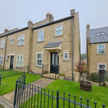 Buy this 3 bed townhouse on 4 Knabbs Lane in Silkstone Common, S75 4QN